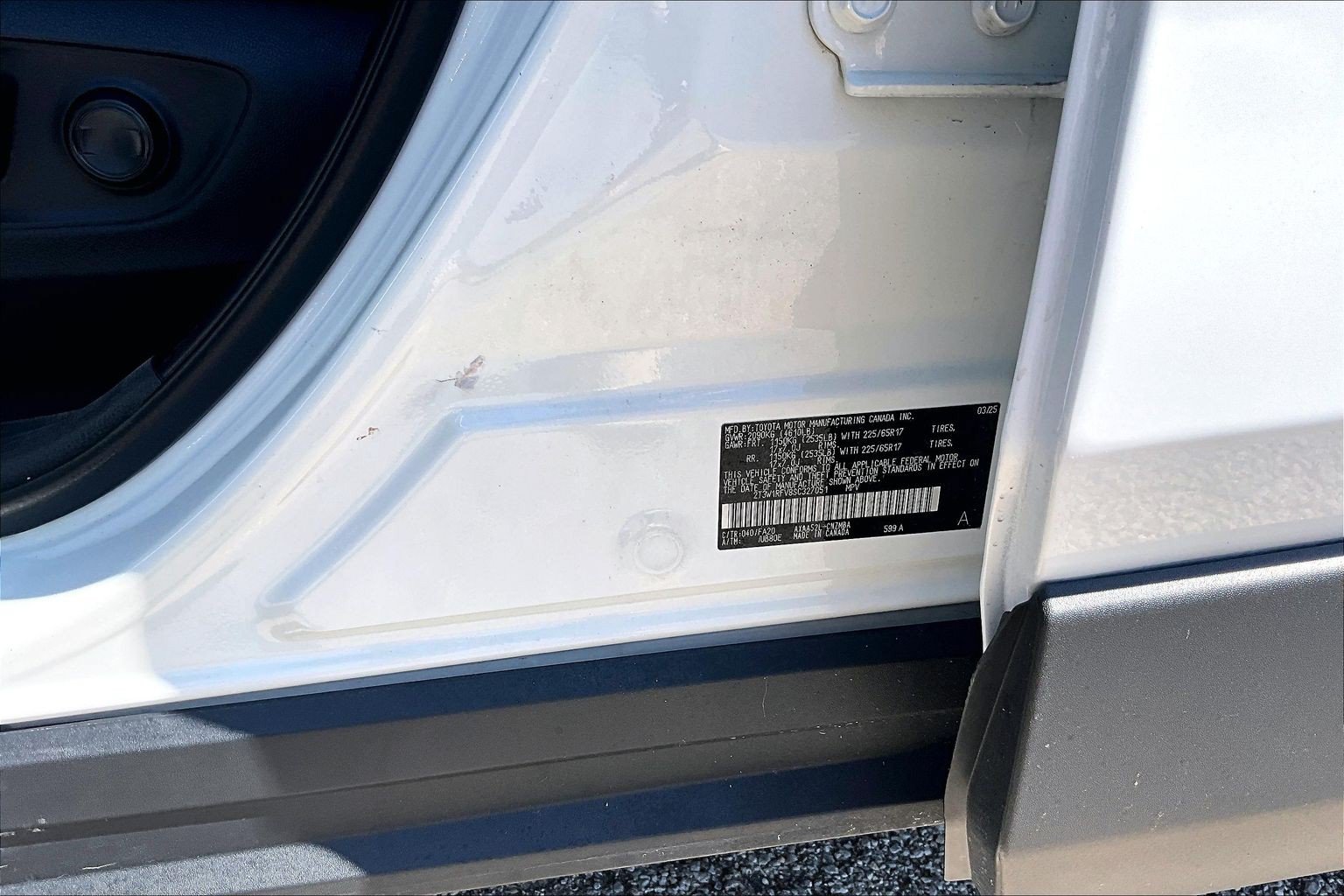 Used 2025 Toyota RAV4 XLE FWD image 36