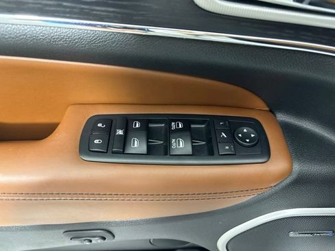 Used 2018 Jeep Grand Cherokee Summit AWD/4WD image 32