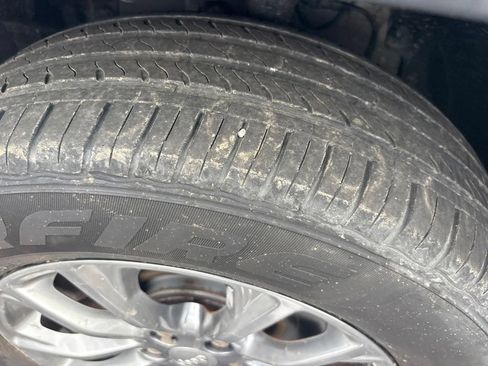 Used 2019 Jeep Cherokee Latitude Plus w/ Cold Weather Group AWD/4WD image 29