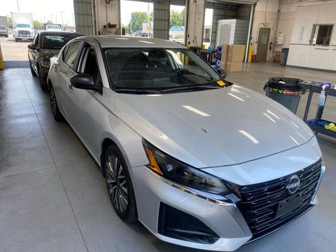 Used 2024 Nissan Altima 2.5 SV FWD image 1