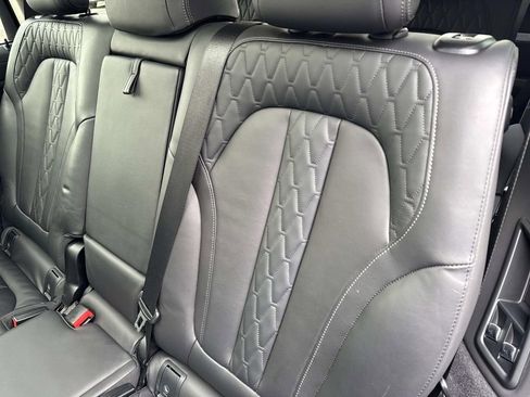 Used 2023 BMW X7 xDrive40i w/ Premium Package image 16