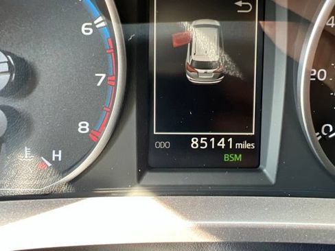 Used 2018 Toyota RAV4 XLE AWD/4WD image 10
