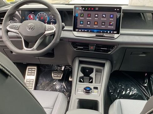 New 2026 Volkswagen Tiguan SE R-Line AWD/4WD image 9