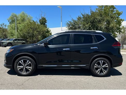 Used 2018 Nissan Rogue SL FWD image 2