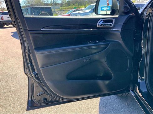 Used 2016 Jeep Grand Cherokee Limited AWD/4WD image 24