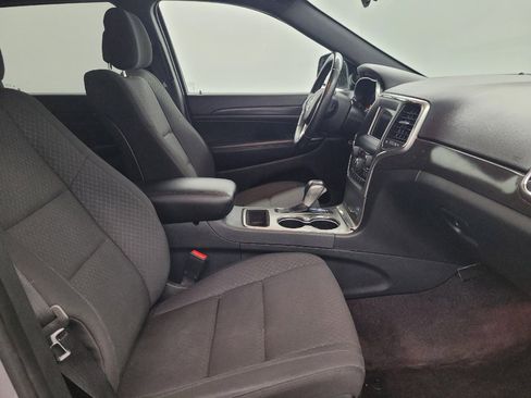 Used 2018 Jeep Grand Cherokee Laredo RWD image 21