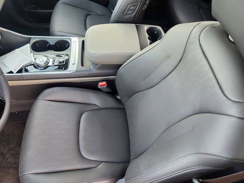 New 2026 Kia Carnival EX image 8