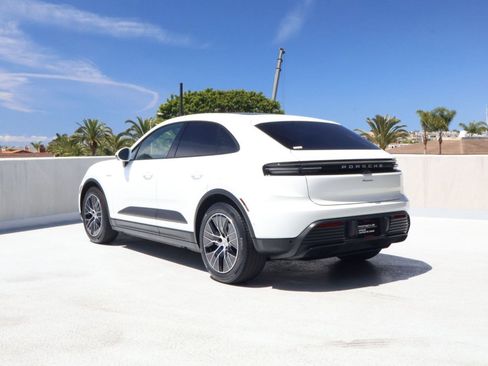 Certified 2025 Porsche Macan Electric RWD image 3