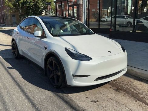 Used 2023 Tesla Model Y Performance AWD/4WD image 4