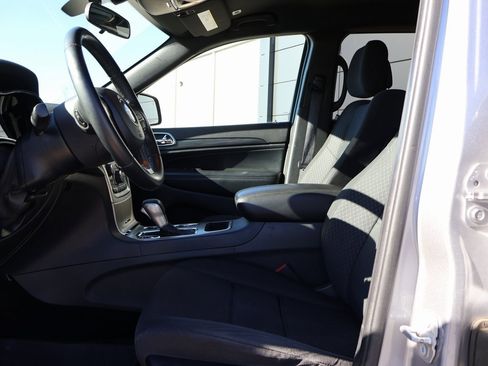 Used 2019 Jeep Grand Cherokee Laredo image 22