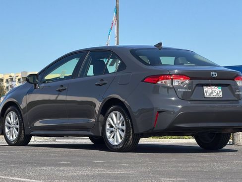 Used 2023 Toyota Corolla LE w/ LE Convenience Package FWD image 6