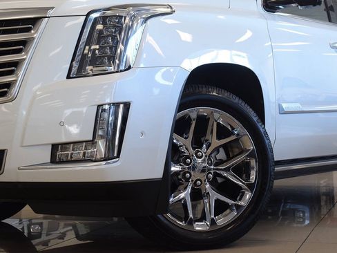 Used 2019 Cadillac Escalade ESV Platinum AWD/4WD image 9