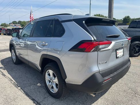 Used 2021 Toyota RAV4 LE AWD/4WD image 5