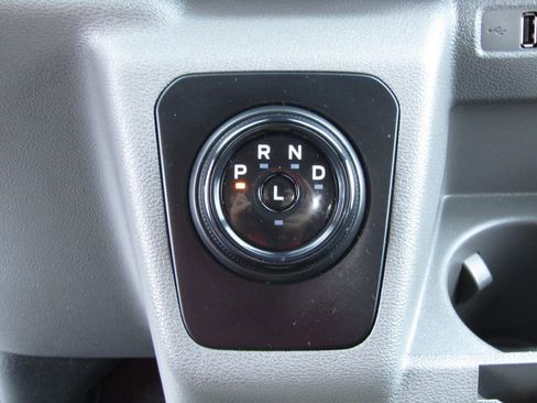 Used 2024 Ford E-Transit 148 Medium Roof image 29