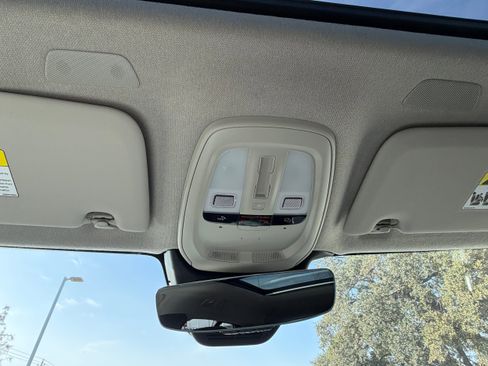 Certified 2025 Volvo XC40 B5 Plus image 21