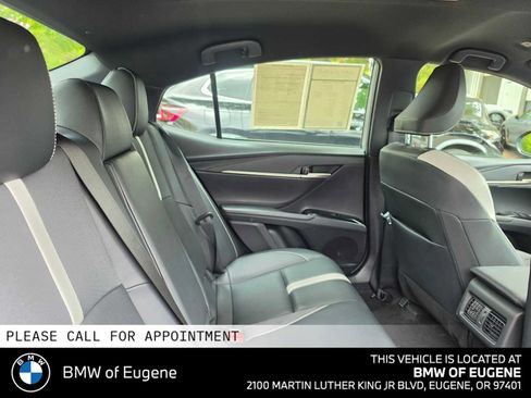 Used 2025 Toyota Camry SE FWD image 15