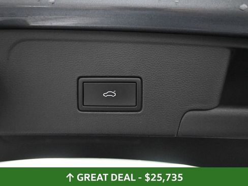 Used 2024 Volkswagen Atlas Cross Sport SE image 27