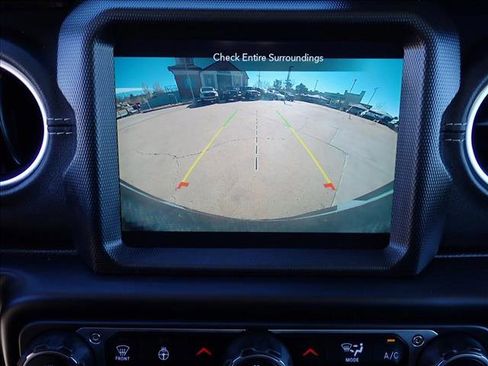 Used 2022 Jeep Wrangler Unlimited Sahara w/ Cold Weather Group AWD/4WD image 16