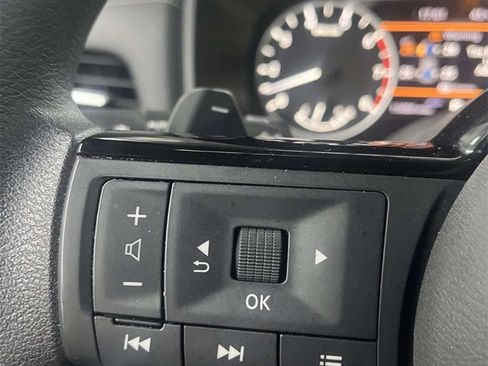 Used 2023 Nissan Rogue SV image 24