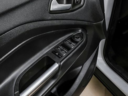 Used 2019 Ford Escape SEL image 48