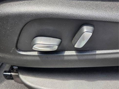 Certified 2025 Cadillac XT6 Luxury FWD image 16
