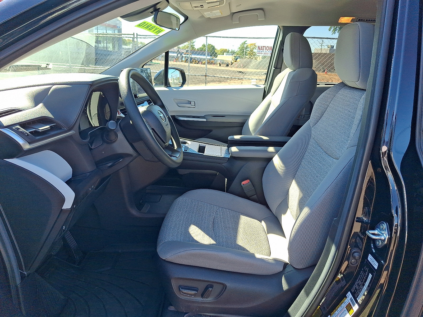 Certified 2025 Toyota Sienna LE AWD/4WD image 14