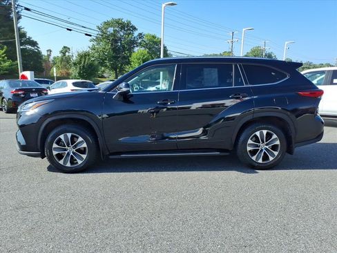 Used 2021 Toyota Highlander XLE AWD/4WD image 13