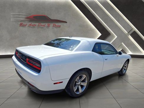 Used 2016 Dodge Challenger SXT RWD image 3