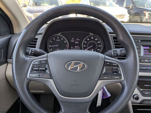Used 2017 Hyundai Elantra SE FWD image 18