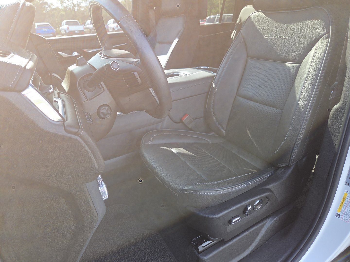 Used 2023 GMC Yukon XL Denali w/ Advanced Technology Package AWD/4WD image 33