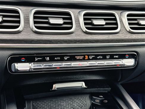 Used 2024 Mercedes-Benz GLS 450 4MATIC image 26