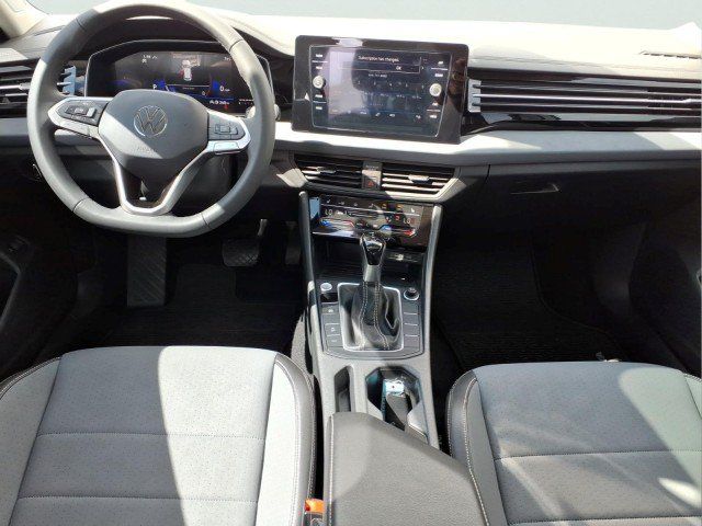 Certified 2025 Volkswagen Jetta SE w/ Sunroof Package FWD image 11