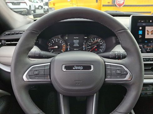Used 2025 Jeep Compass Limited AWD/4WD image 20