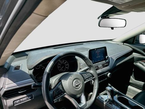 Used 2023 Nissan Altima 2.5 SR FWD image 11