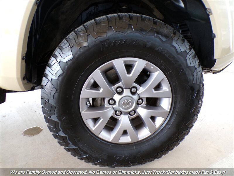 Used 2016 Toyota Tacoma SR5 w/ SR5 Appearance Package (SN) RWD image 37