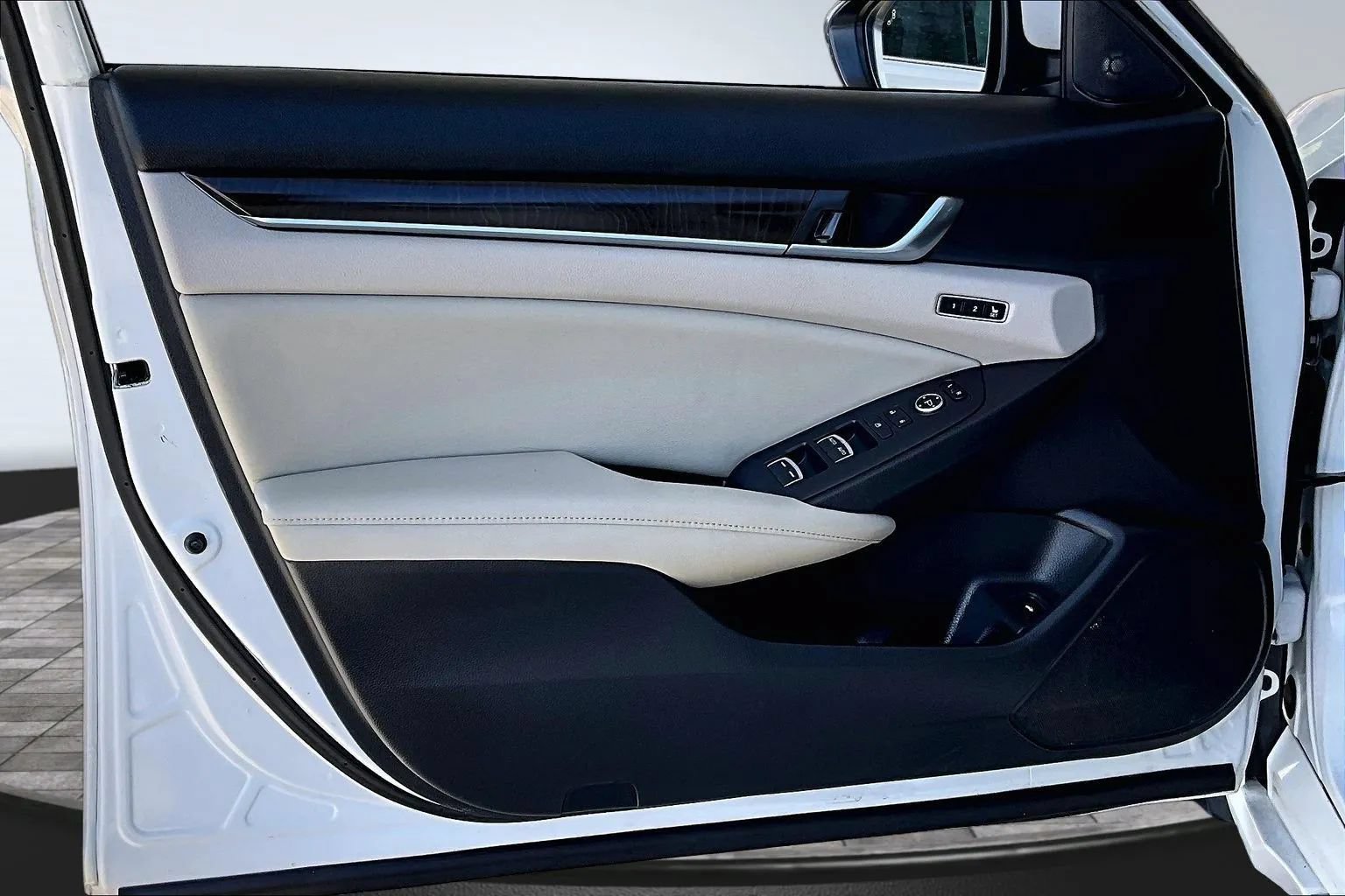 Used 2018 Honda Accord EX-L image 17