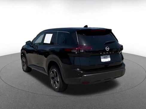 Used 2025 Nissan Rogue SV FWD image 11