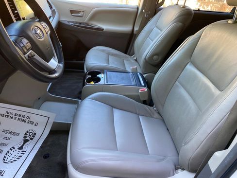 Used 2015 Toyota Sienna XLE Premium FWD image 28