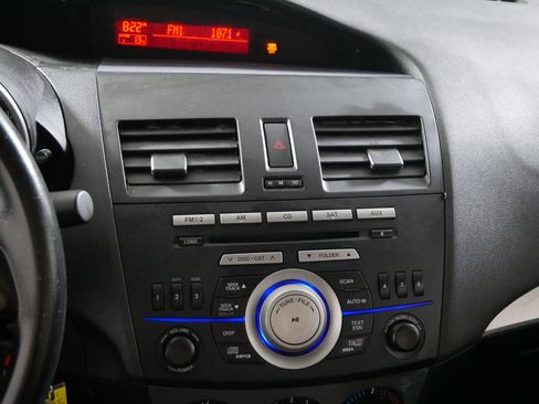 Used 2011 MAZDA MAZDA3 i Touring image 22