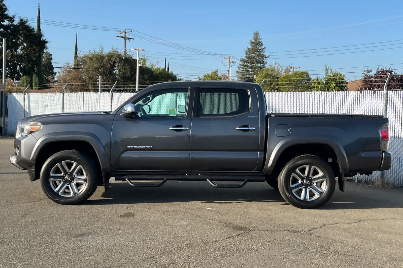 Used 2016 Toyota Tacoma Limited w/ Towing Package RWD image 2