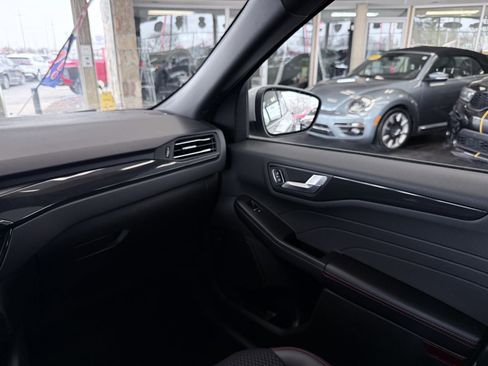 Used 2025 Ford Escape ST-Line Select AWD/4WD image 45