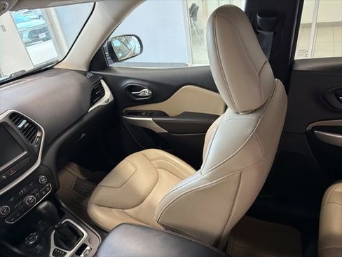 Used 2018 Jeep Cherokee Limited w/ Luxury Group image 30