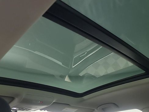 Used 2022 Volkswagen Atlas SE w/ Panoramic Sunroof Package image 24