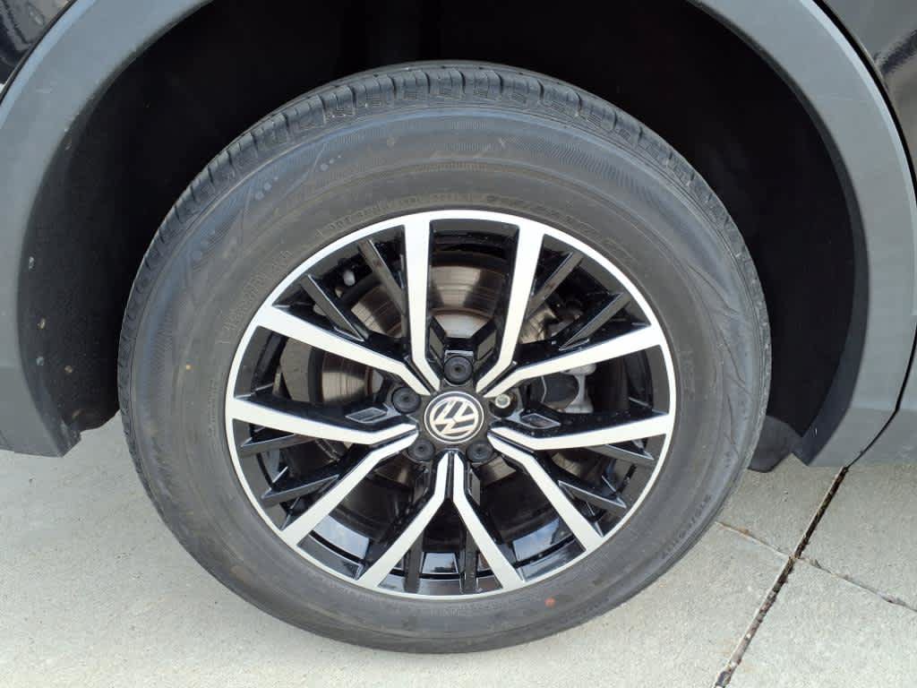 Used 2021 Volkswagen Tiguan SE FWD image 6