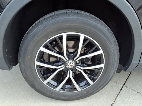 Used 2021 Volkswagen Tiguan SE image 6