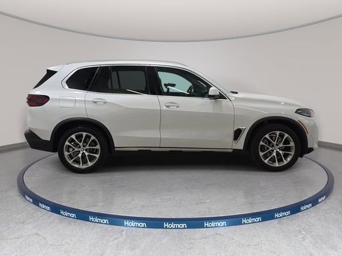 Certified 2024 BMW X5 xDrive40i w/ Premium Package AWD/4WD image 4