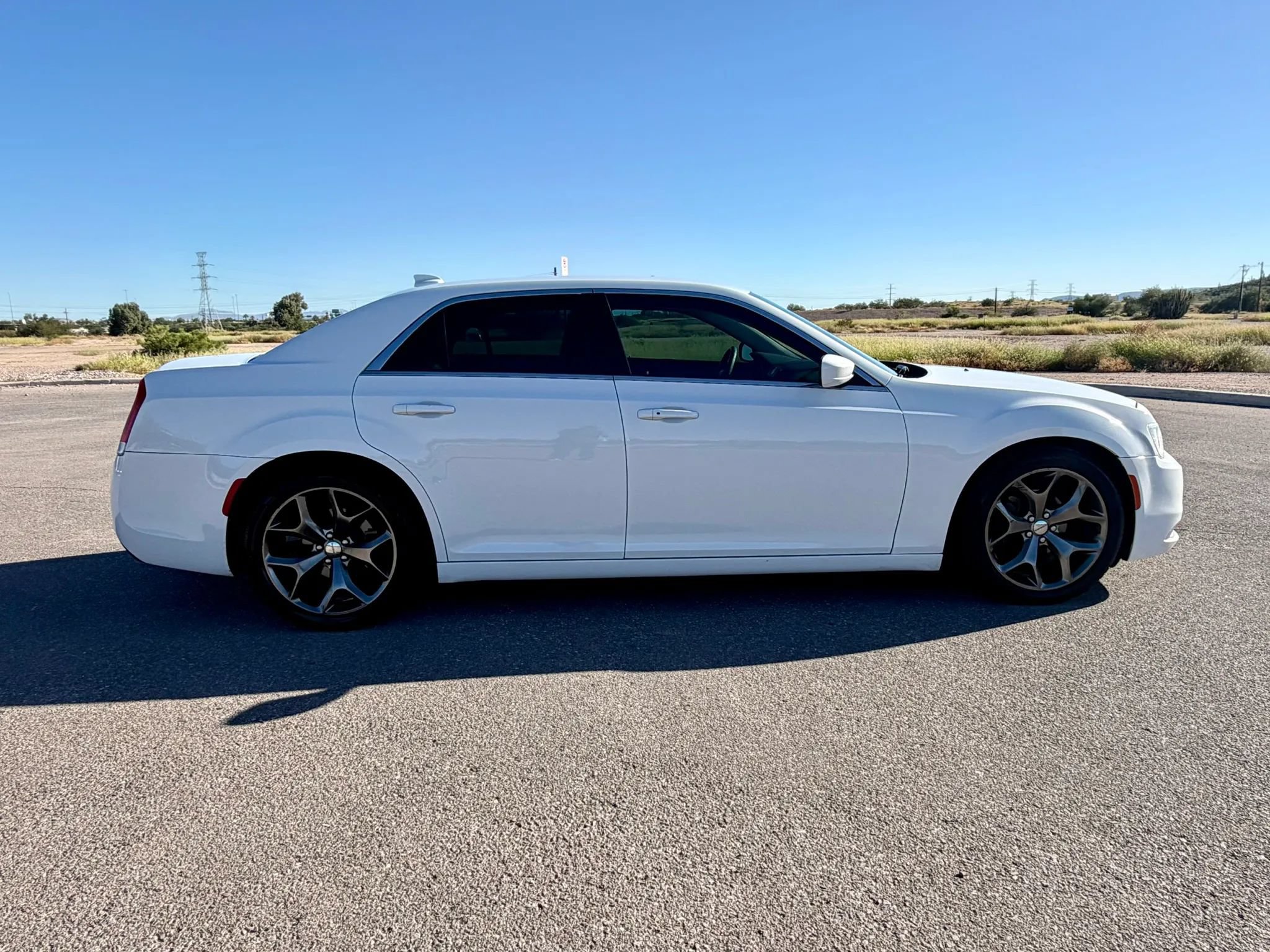 Used 2018 Chrysler 300 Touring L RWD image 4