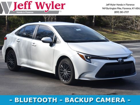 Used 2025 Toyota Corolla LE image 1