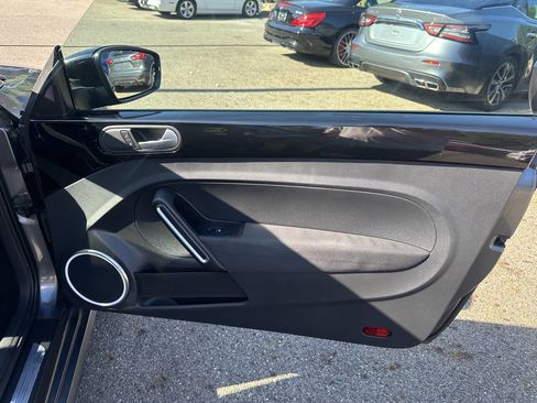 Used 2012 Volkswagen Beetle 2.0T image 21