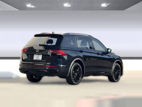 Used 2022 Volkswagen Tiguan SE R-Line image 8